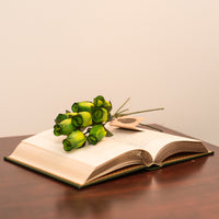 Green/Dark Green Closed Bud Roses 8-Pack - The Original Wooden Rose