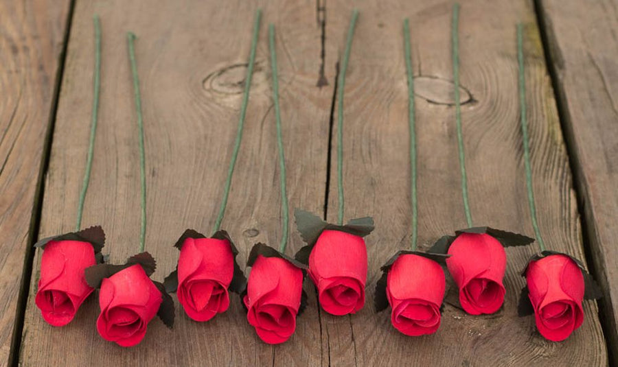 Red Closed Bud Roses 8-Pack - The Original Wooden Rose