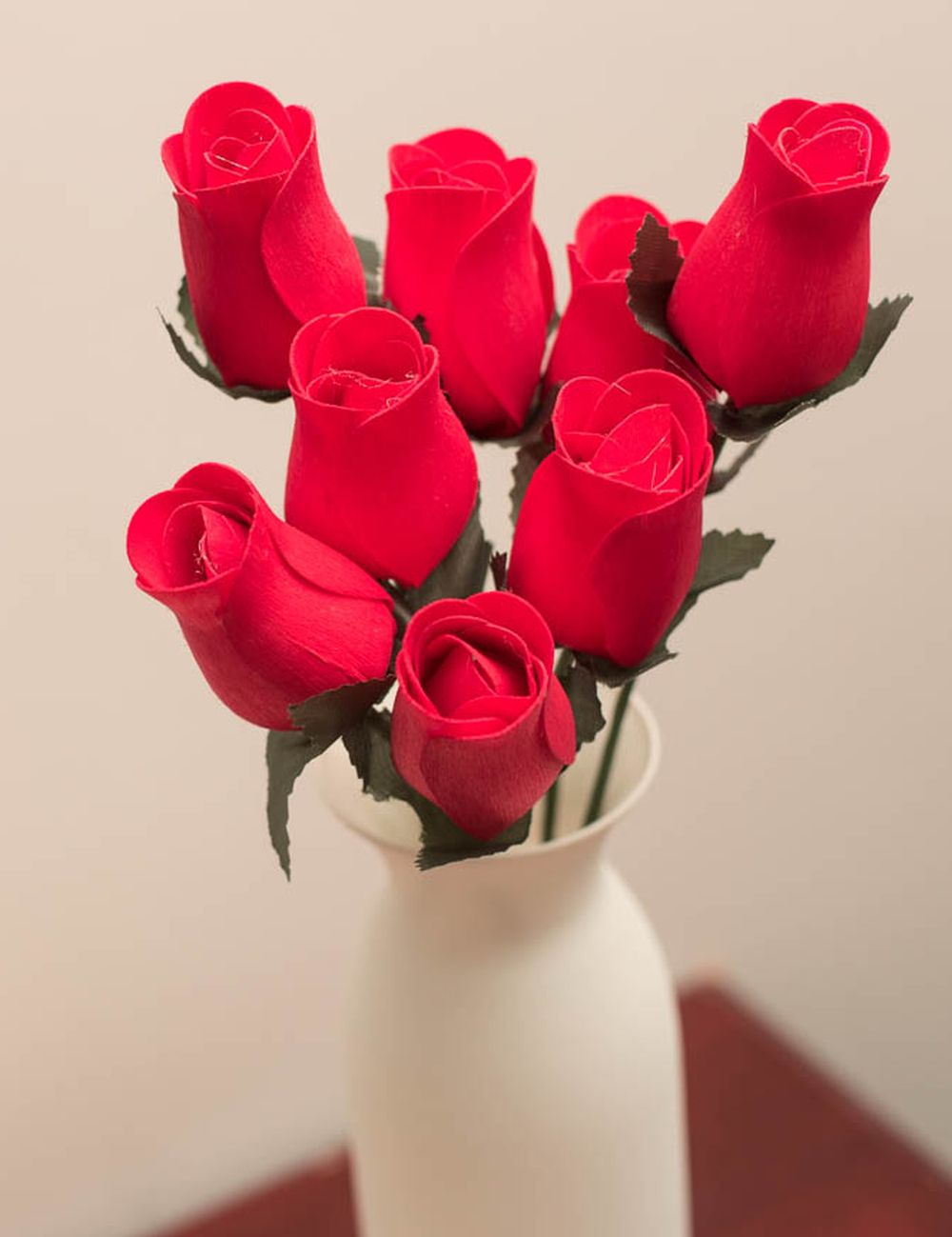 Red Closed Bud Roses 8-Pack - The Original Wooden Rose