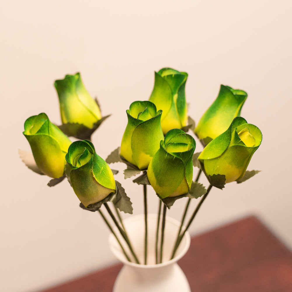 Green/Dark Green Closed Bud Roses 8-Pack - The Original Wooden Rose